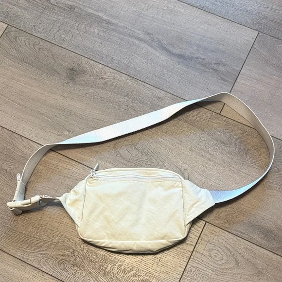 Lululemon Belt Bag - Picture 2 of 4